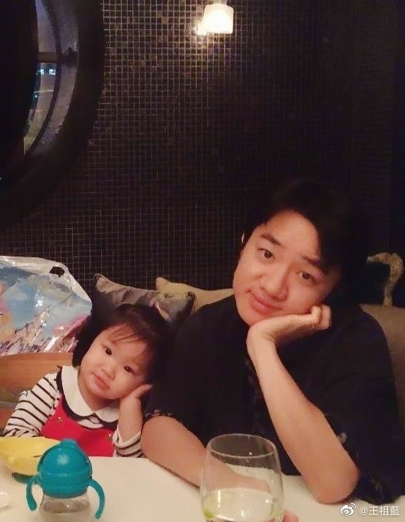 其實Gabby細個嗰陣已經同爸爸似到餅印咁！