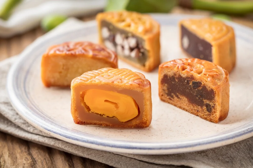 市面上出現越來越多款式及種類的月餅，幾乎每款月餅的卡路里都不同！