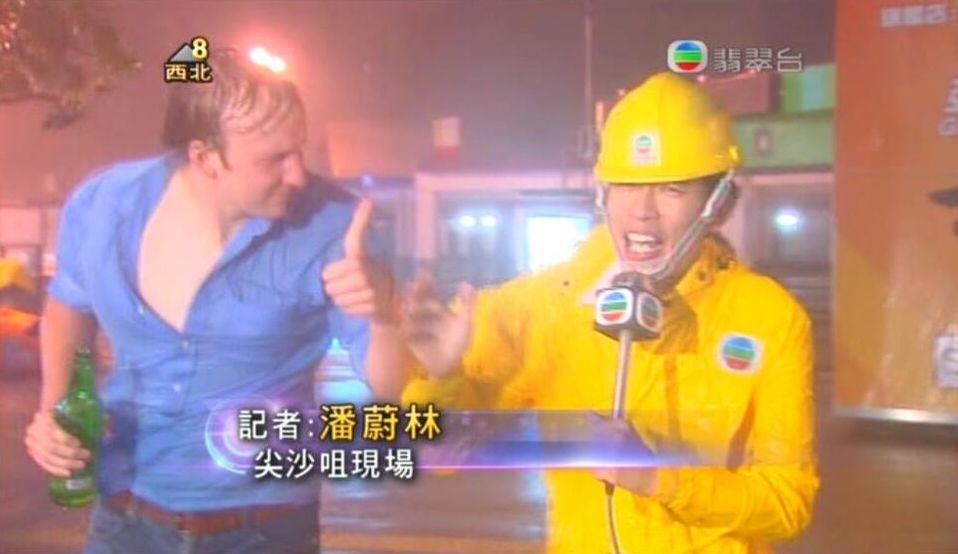 最近超強颱風「蘇拉」襲港,有網民翻出多年前潘蔚林報道颱風嘅片段