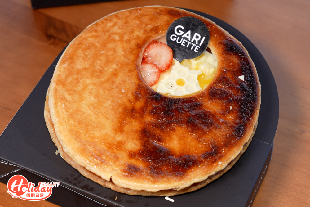 招牌口味必食Napoléon，其為士多啤梨拿破崙Mille-pressé，以特製吉士忌廉配上日本士多啤梨製作，食落食落酸甜開胃，賣相也打卡一流。