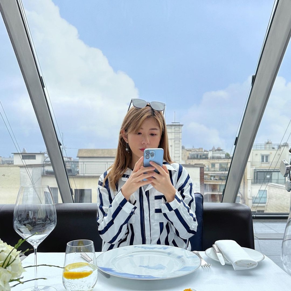 有報道稱陳嘉慧同未婚夫拍拖半年即拉埋天窗，加上一直對婚禮封口不談，低調處理婚事，當時有網民猜測佢可能雙喜臨門