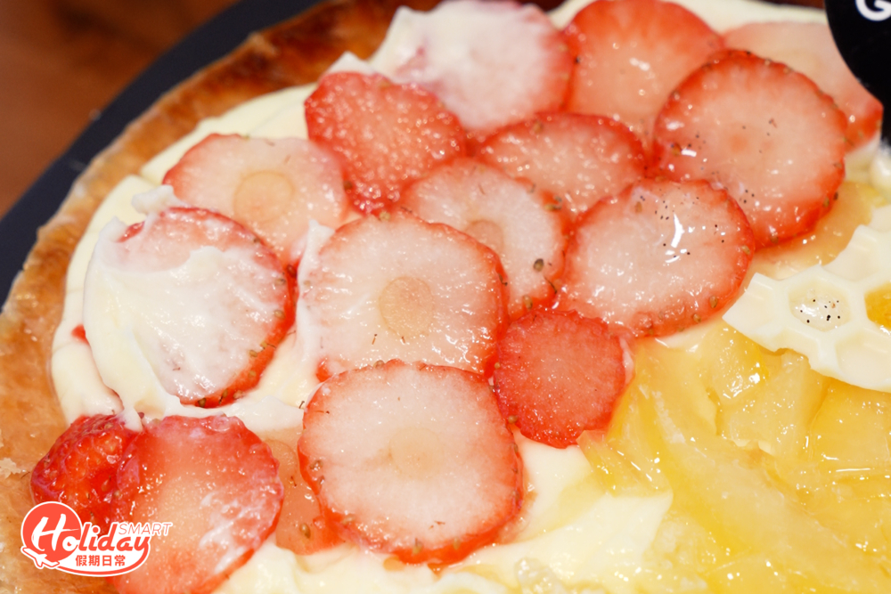 另推介蜂蜜檸檬忌廉，選用日本檸檬及忌廉，最後淋上蜂蜜，味道食落夠清新香甜！甜品控想貪心一點的話，甜味更可選雙拼組合，一次過就可以嚐到兩種口味；不過鹹味和限定口味則不能雙拼。