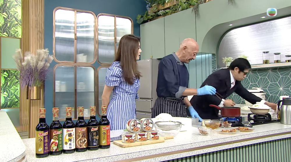 鼎爺即刻催促：「快啲快啲」，嚇到大王即時閉嘴拿油！