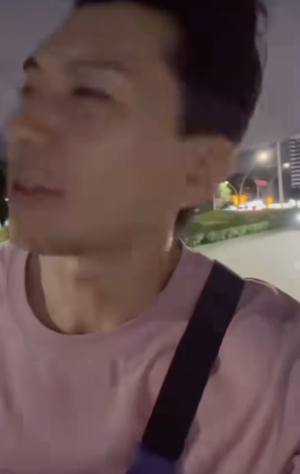 網友就指他十分貼地,因為內地較少明星會乘坐電動車,
