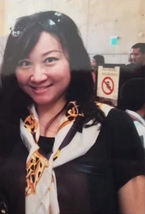 近日突然有消息指定居美國嘅大女鄭安儀喺寓所輕生離世，鄭少秋妻子官晶華代夫回應，指已聯絡到鄭安儀嘅生母盧慧茹