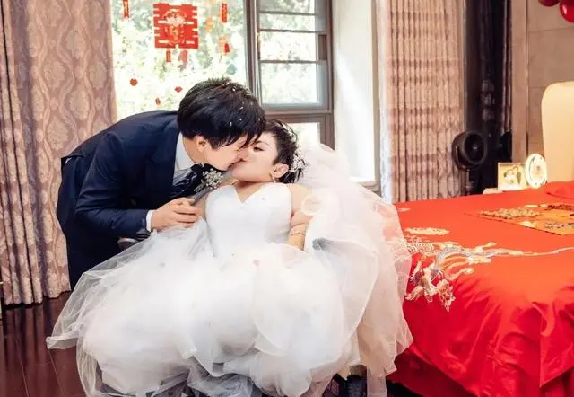 身為女富豪的李喜梅豪氣拿出了888萬元的聘金,並贈送丈夫3套位於廣州的房產