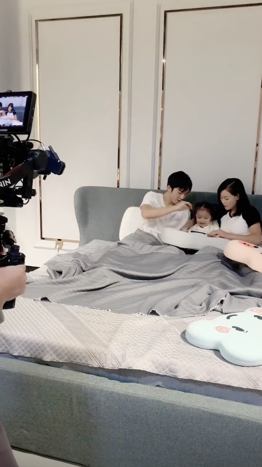 其實佢嘅抖音平時都分享咗好多拍廣告嘅片段