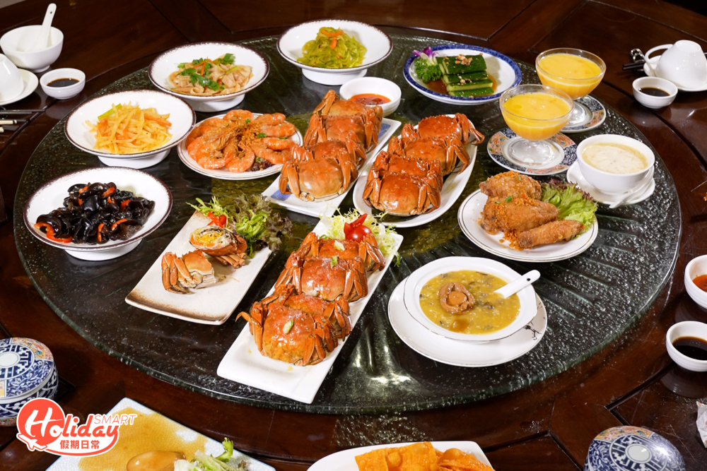 每到大閘蟹的季節都不少餐廳都推出不少大閘蟹套餐，今次記者推介陶源酒家的2小時放題，$528起就有交易，必定能滿足到蟹迷！