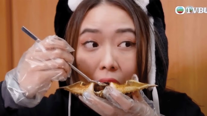 拆蟹畢竟都複雜過搣蝦殼好多,幫人哋拆完,咁自己隻蟹都凍晒