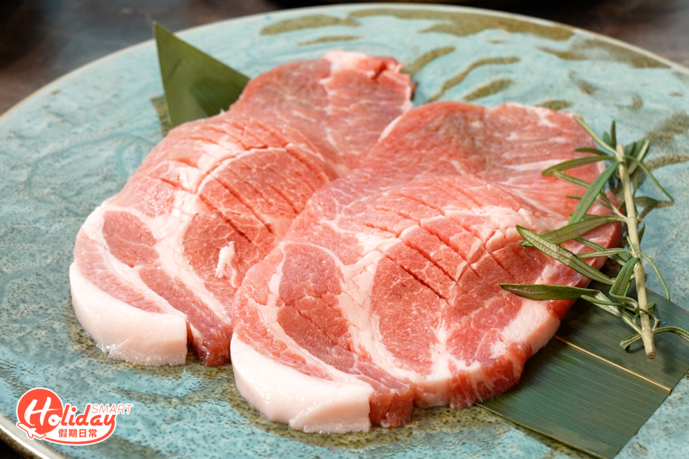 濟洲黑毛豬為天然無污染的環境下自由放養及餵食健康飼料而享負盛名，肉質結實而無膻腥味，肥瘦均勻之外，食落豬肉味較為濃郁。