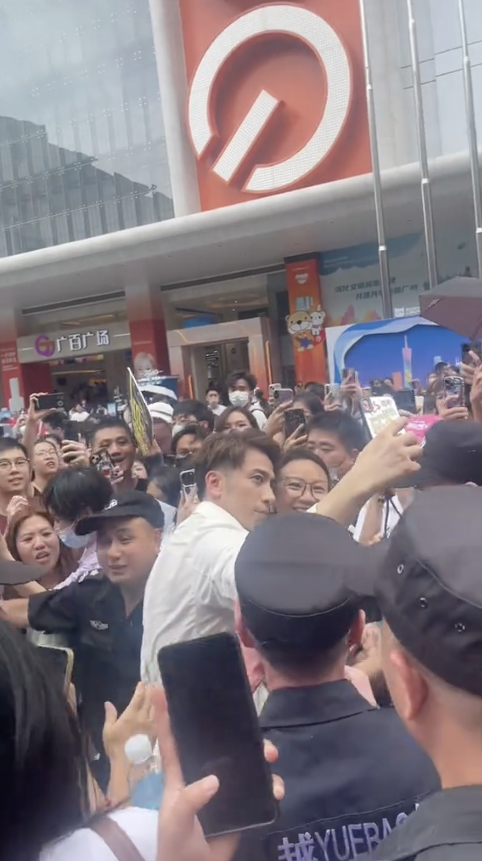 吳卓羲堅持與fans合照