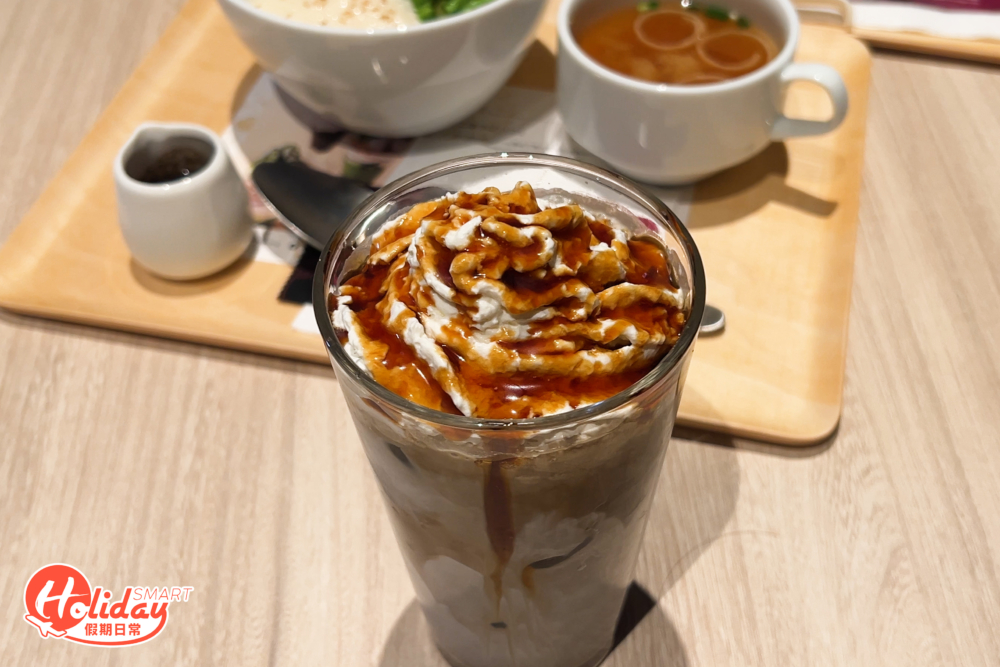 當中的焙茶系列都大受粉絲歡迎，「焙茶牛奶忌廉黑蜜」混合焙茶及牛奶，配上軟滑鮮忌廉，再淋上黑蜜，香甜又帶陣陣茶香。