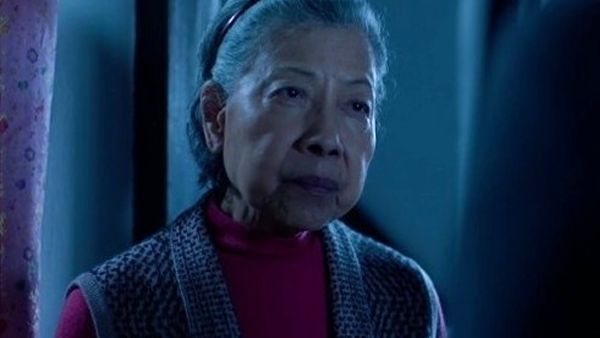 假算命師會假裝送你迷迭香並抓住你的手幫你睇掌算命