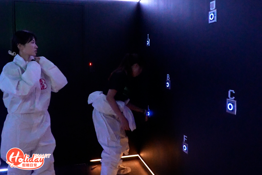 期間更會發出不准動作的指令，否則就會扣分。