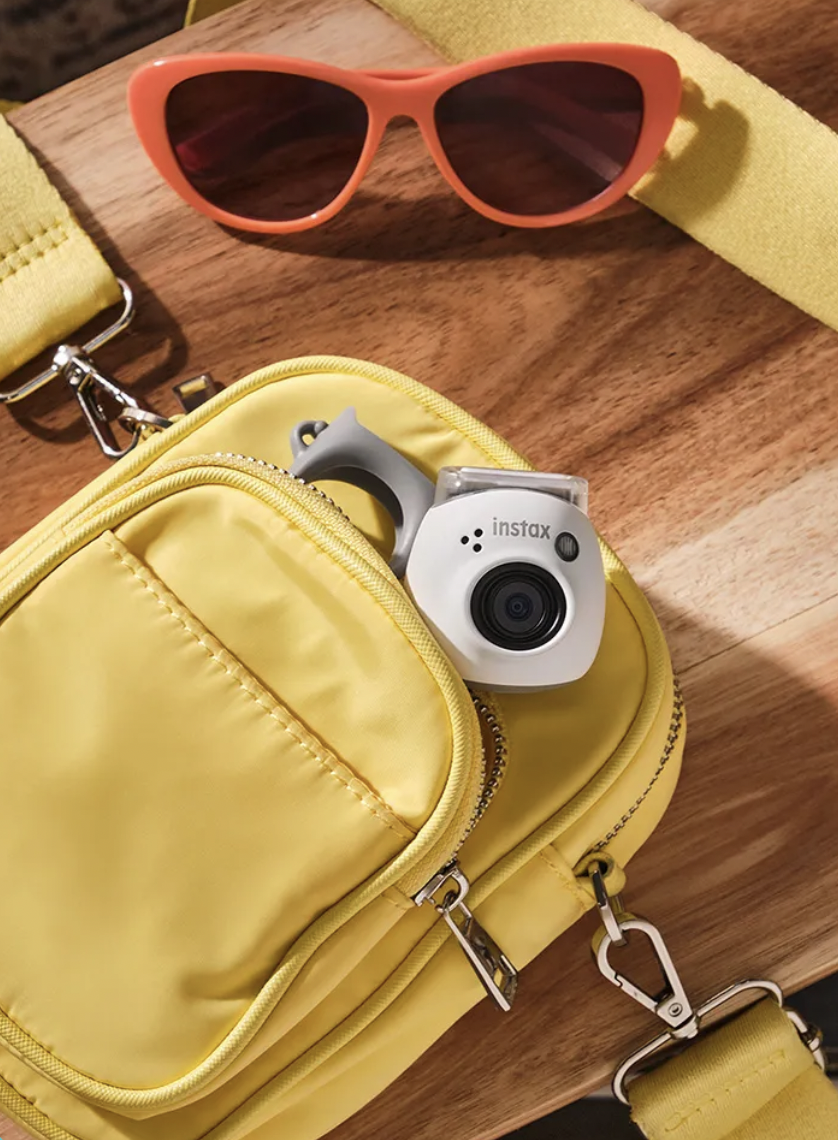 這款相機看起來非常可愛，十分適合旅行時隨身攜帶。