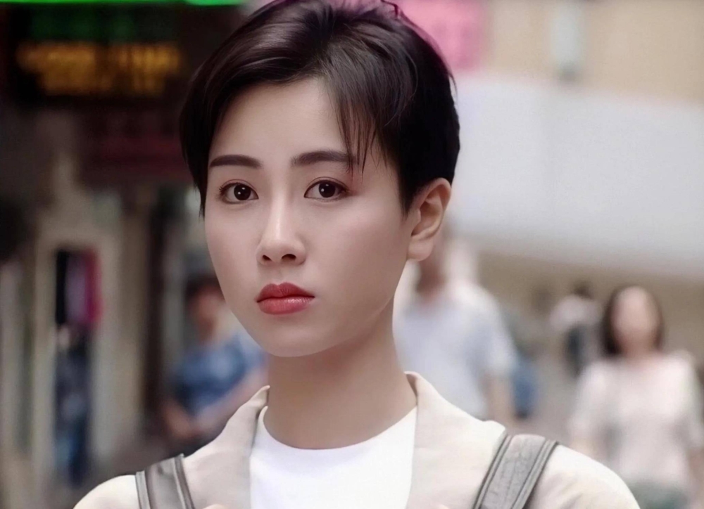 現年54歲的袁潔瑩的近況引起了人們的關注