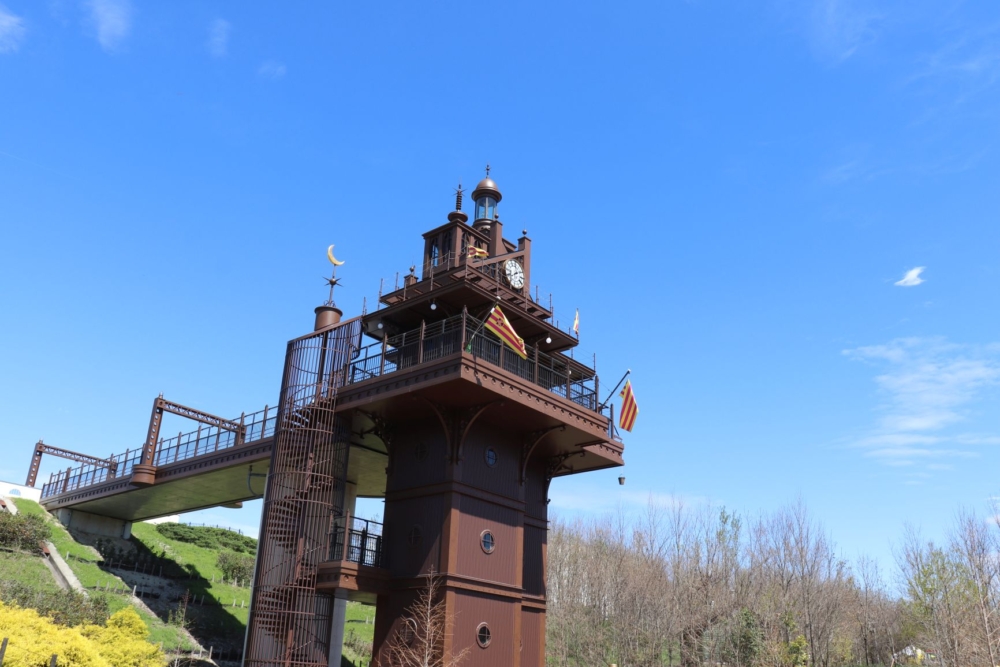 充滿復古風的升降機塔！