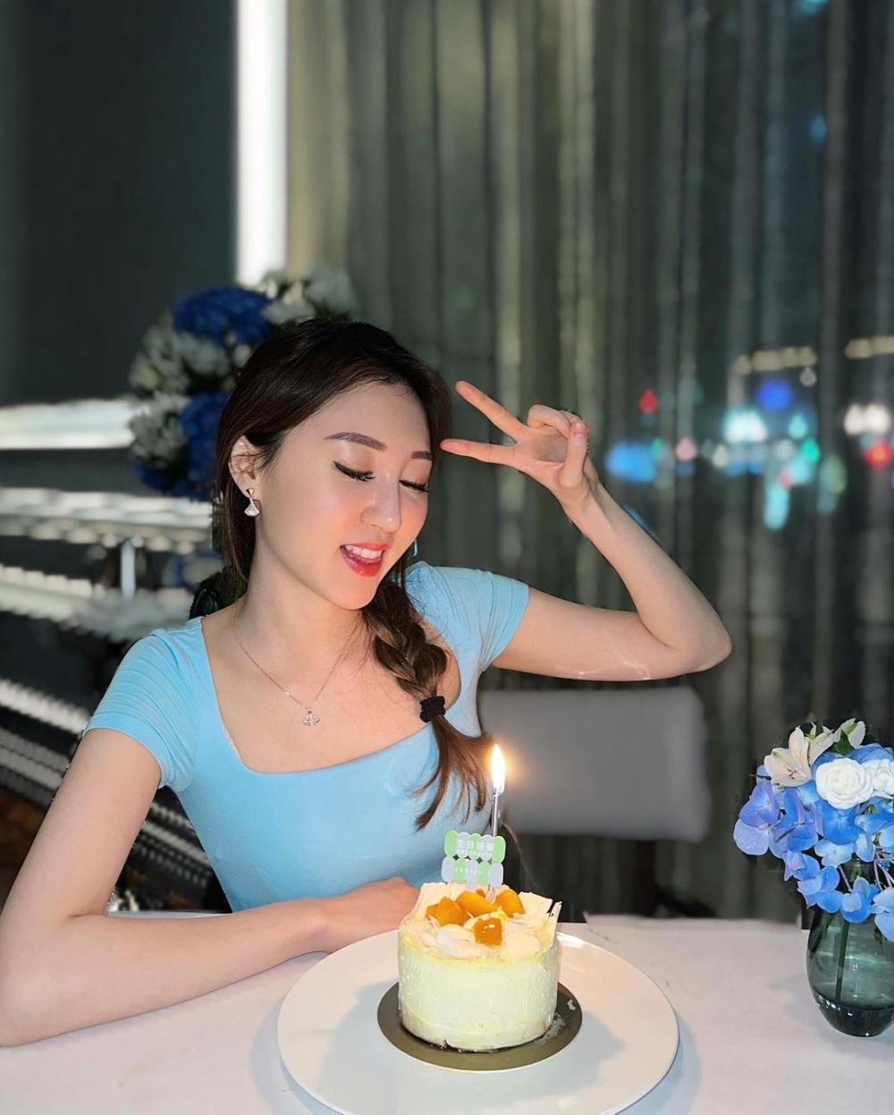 何艷娟曾表示唔覺得自己過緊上流生活,又自稱對食物無咩講究,認為幸福只要內心富足就夠。