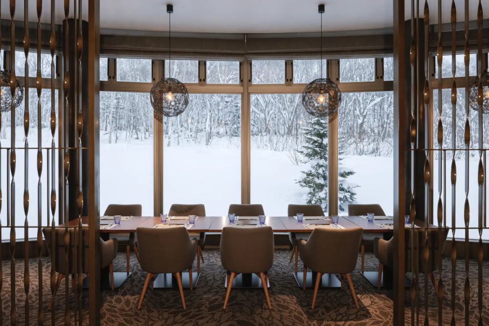 Kiroro Grand本館設有5間不同主題的餐廳及酒吧，部分需另外收費～