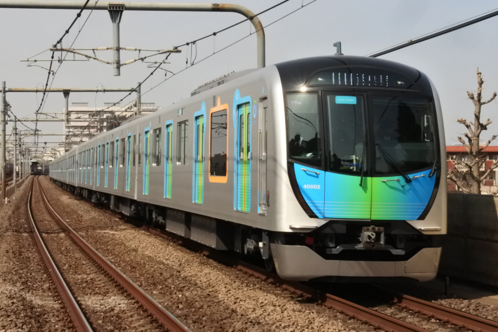 急行列車:快速列車。