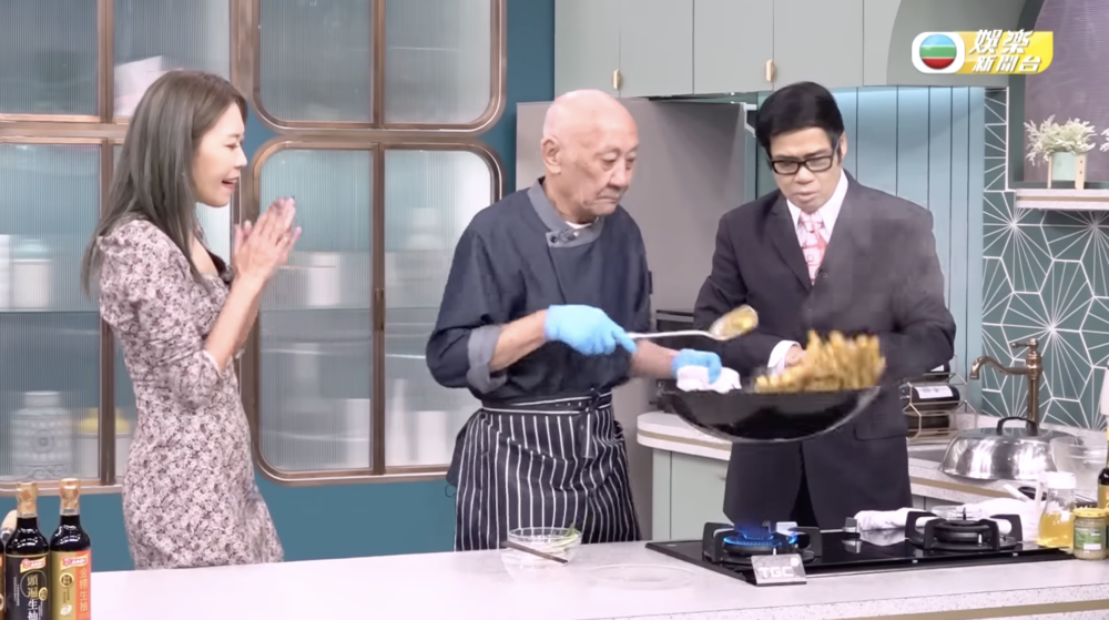 鼎爺廚藝了得，自從拍攝烹飪節目《阿爺廚房》後，事業即登上高峰