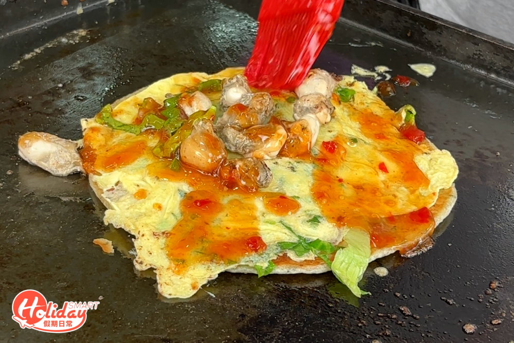 台南正宗蚵仔手抓餅即叫即整熱辣辣。