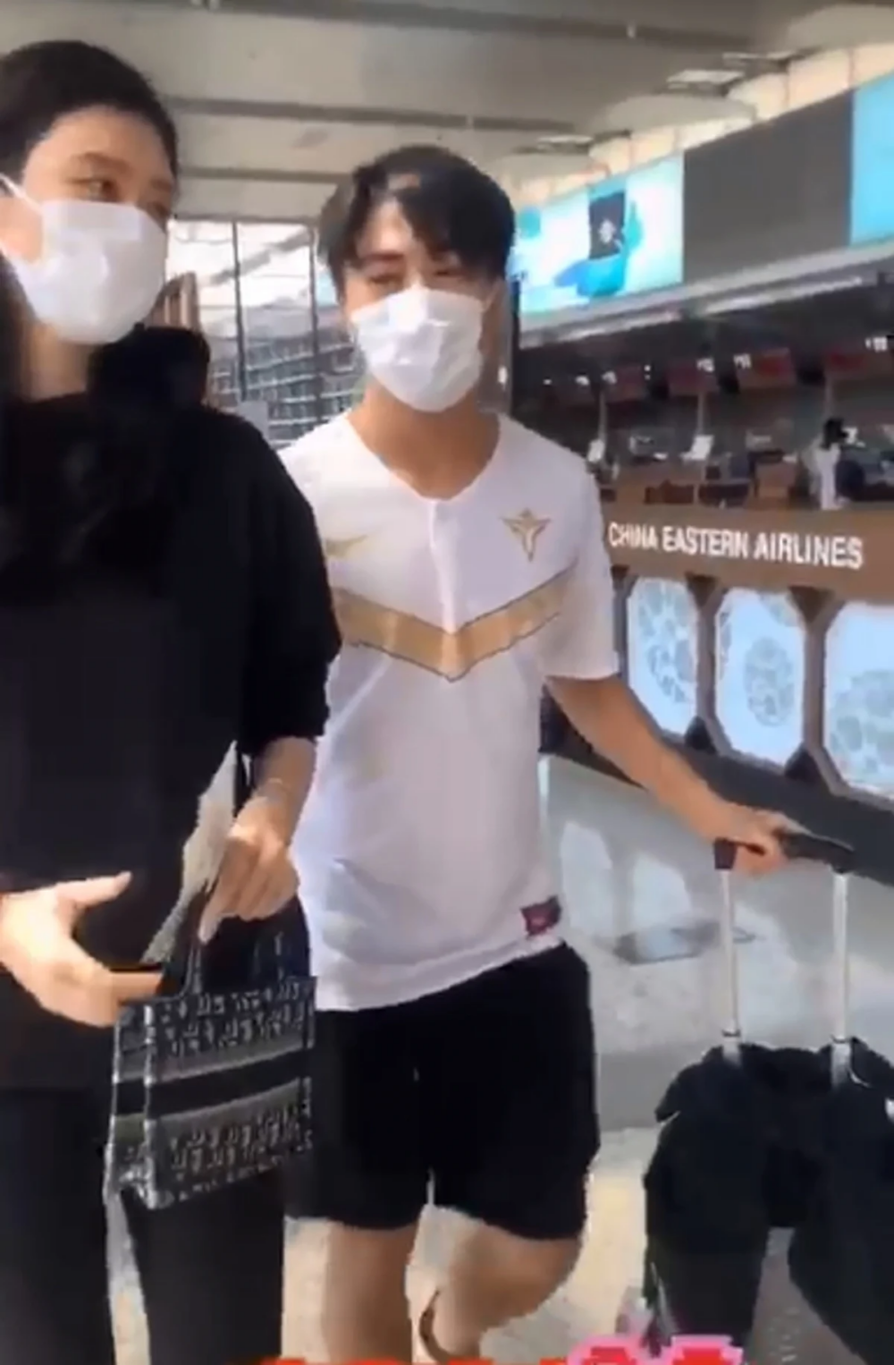 何猷君真實身高成謎,網上資料指他身高為173cm
