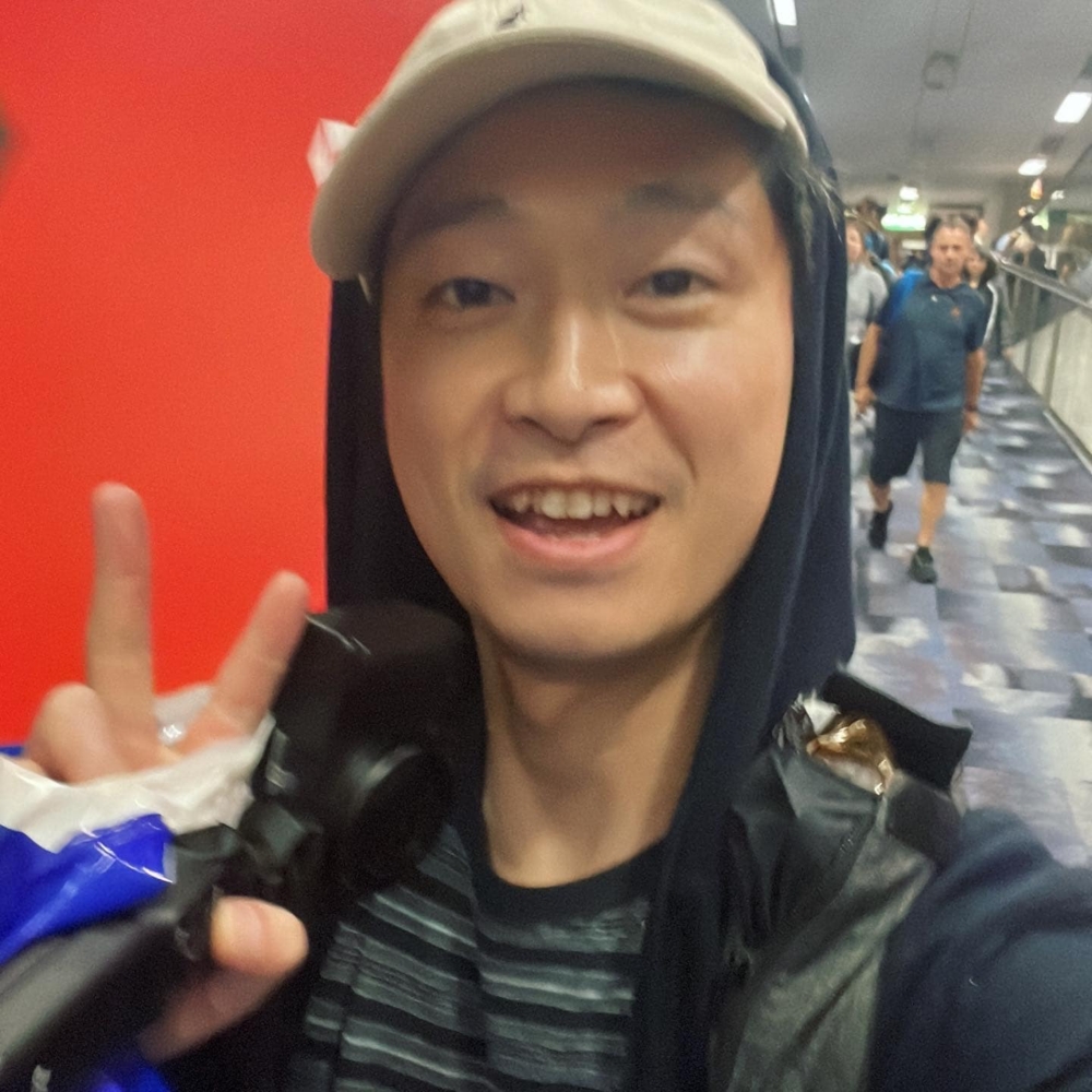 平安回到香港後，Ming仔在直播中分享了自己的經歷。  