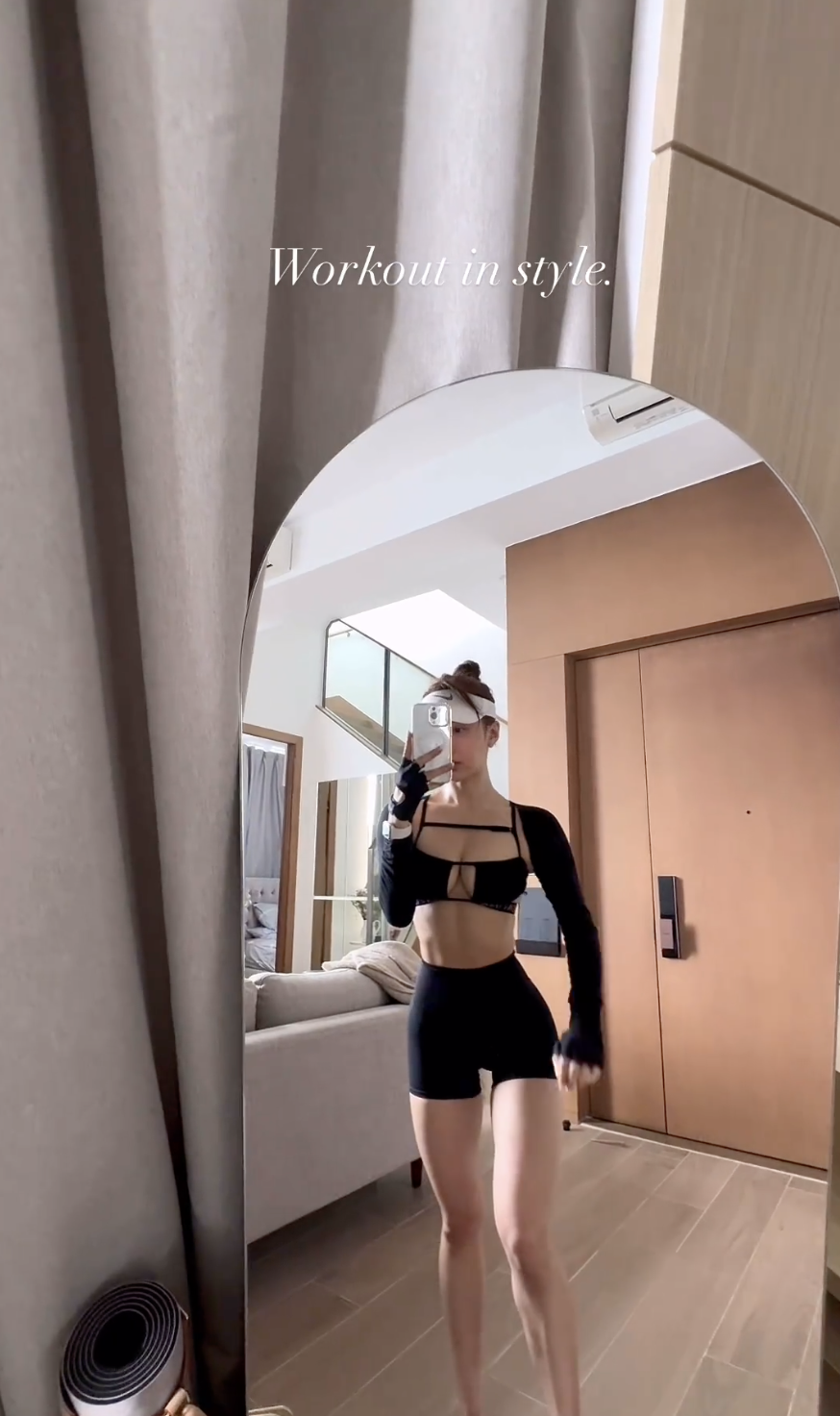 片中Dada著上性感運動套裝，大晒fit爆身材。胸前兩條帶展露佢豐滿曲線！