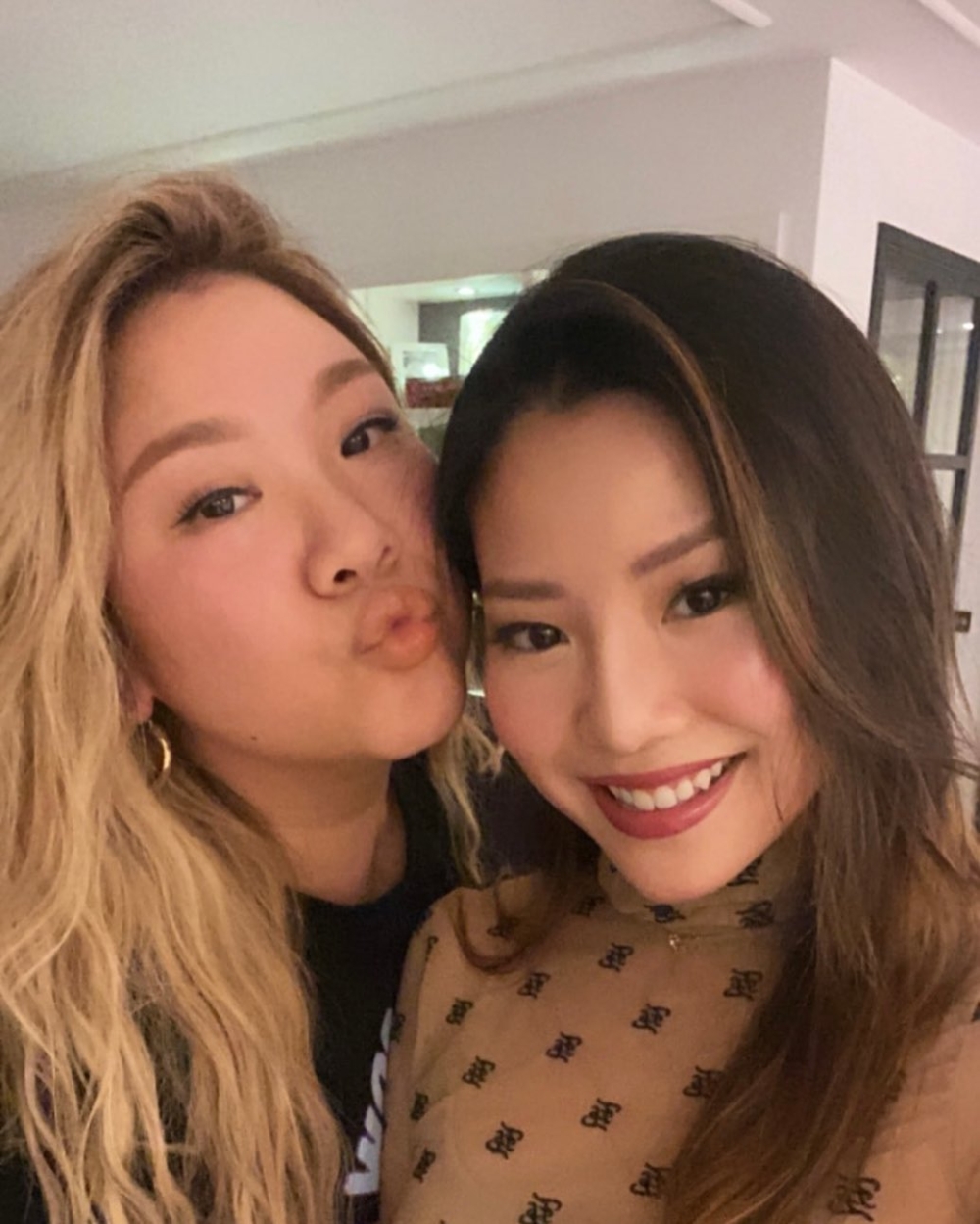 近年欣宜同妹妹都有唔少合照