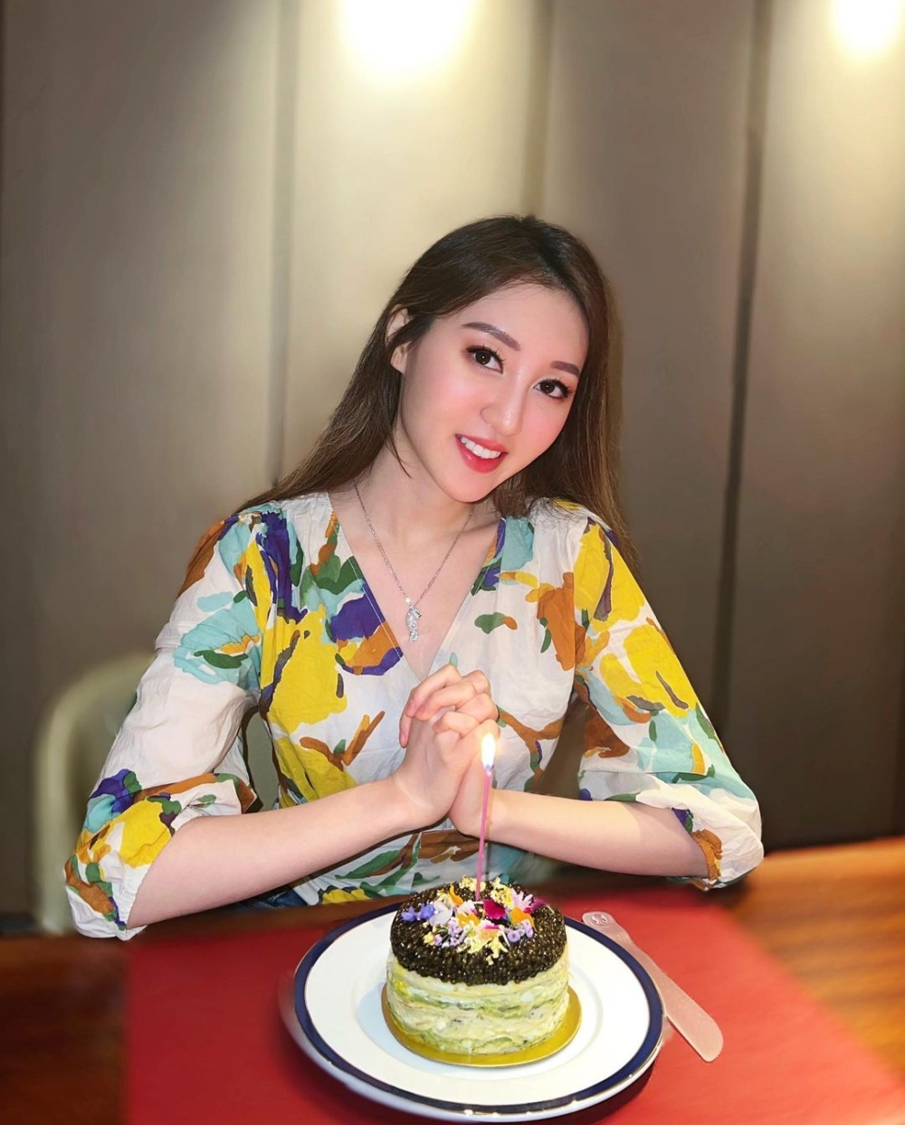 何艷娟晒出奢華金箔魚子醬生日蛋糕