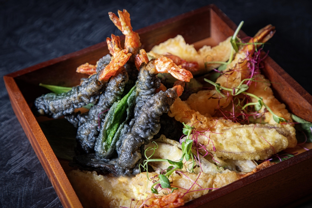 竹炭炸蝦天婦羅!