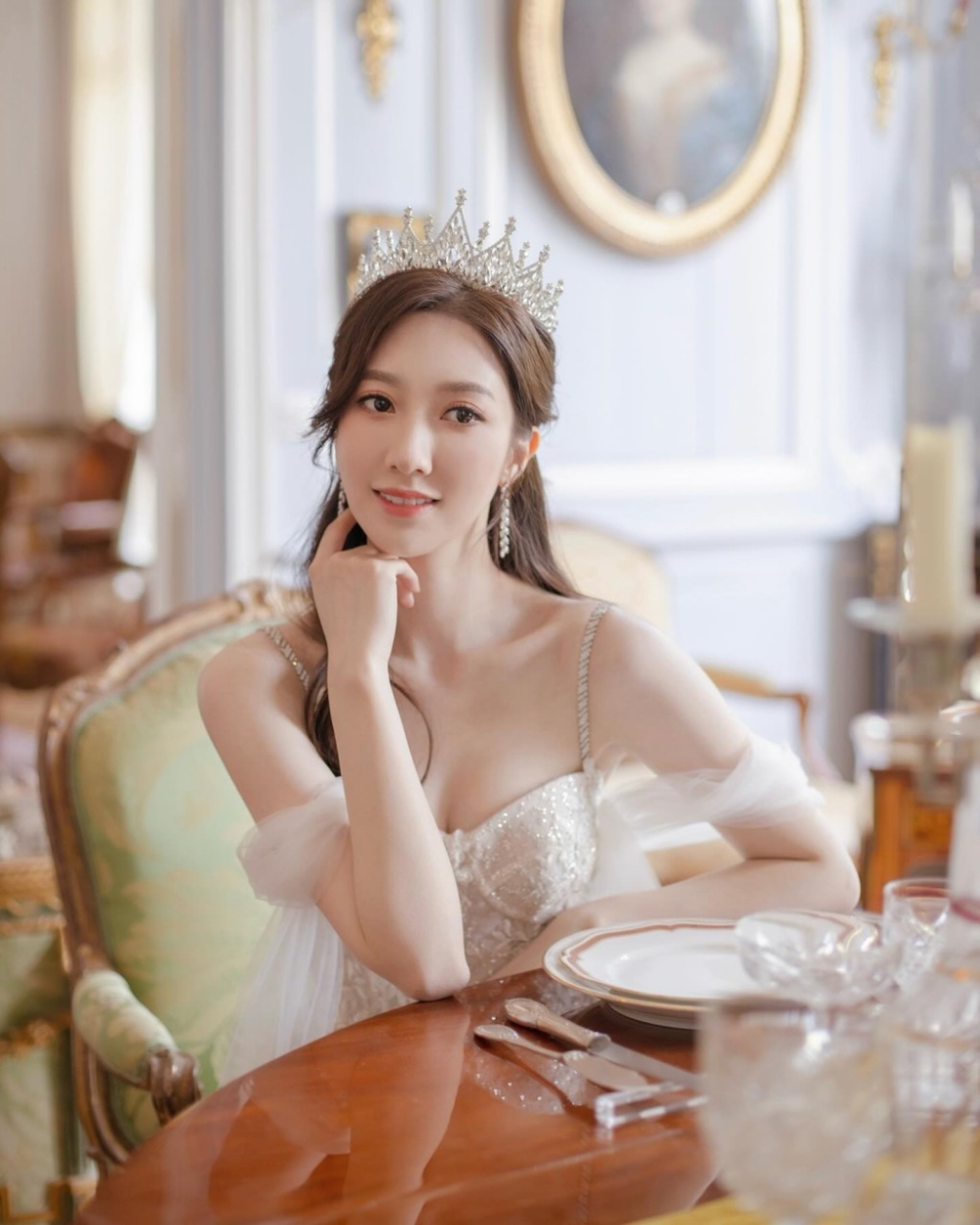 何依婷本月6日驚爆婚訊，於社交平台上大晒巴黎婚照