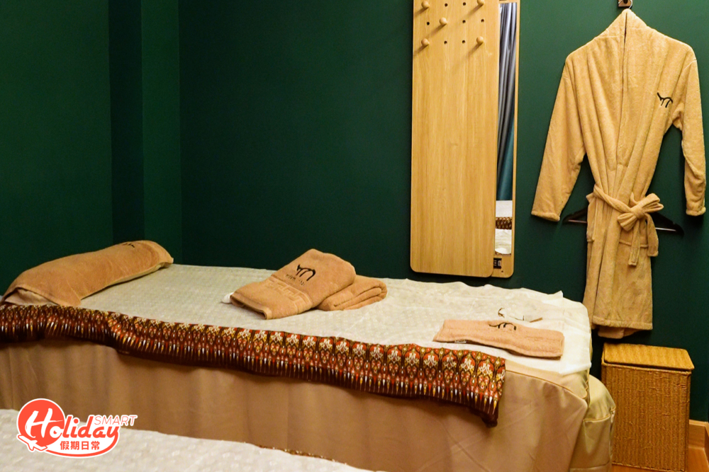 分別設2間雙人按摩房及4張傳統泰式榻榻米按摩床。