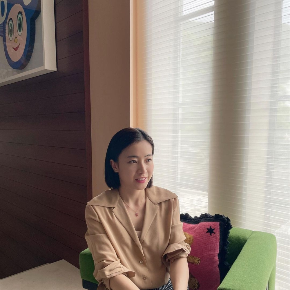 側臉有幾分相似