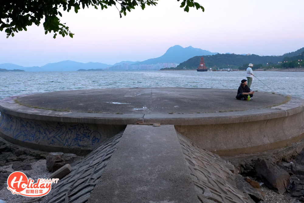 最後我們來到大埔海濱公園，在市中心附近有一座秘境孤島，位置匿藏於吐露港灣畔一個公園側，人煙稀少。