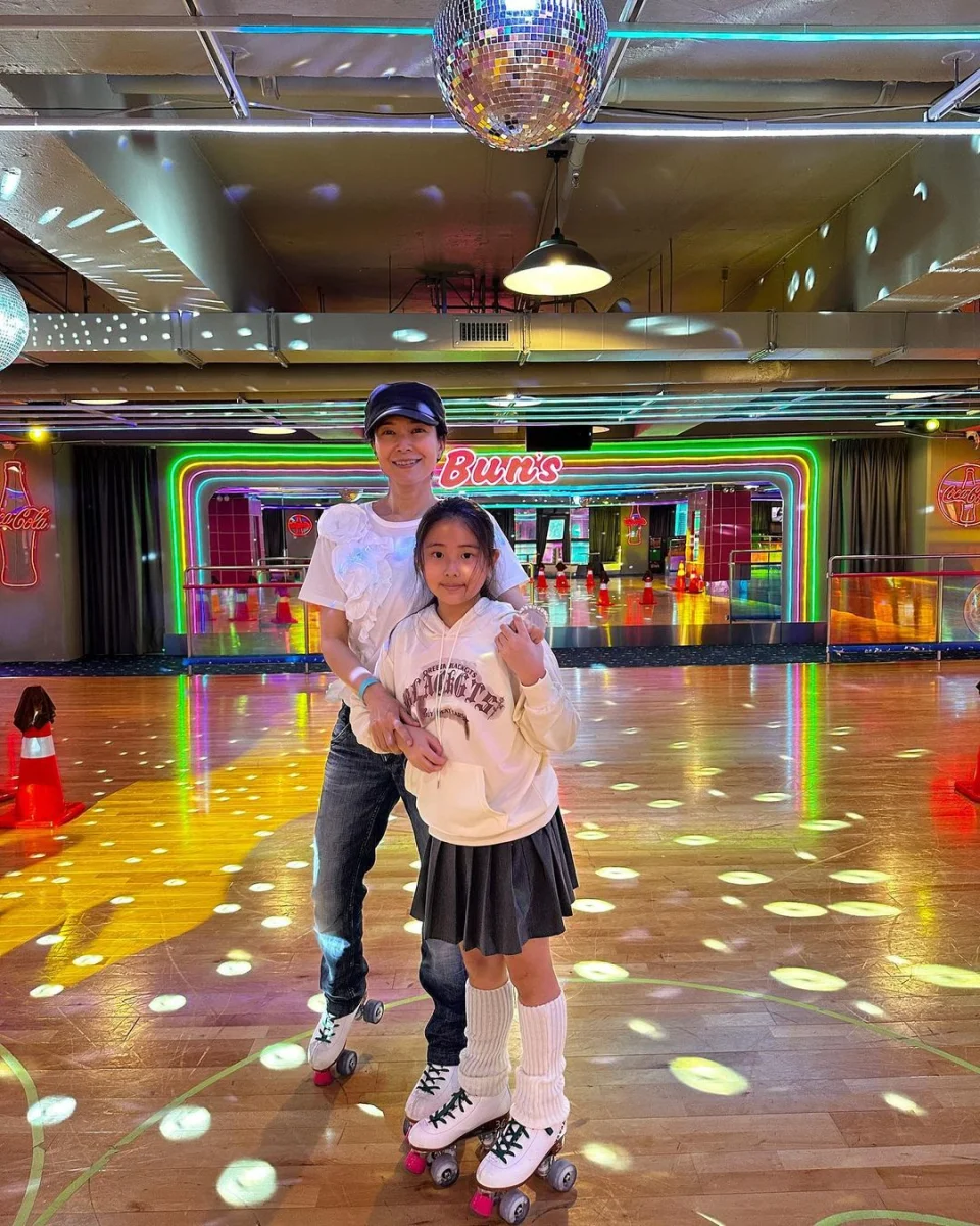 郭羨妮早前分享Kylie 11歲生日一同玩滾軸溜冰的照片