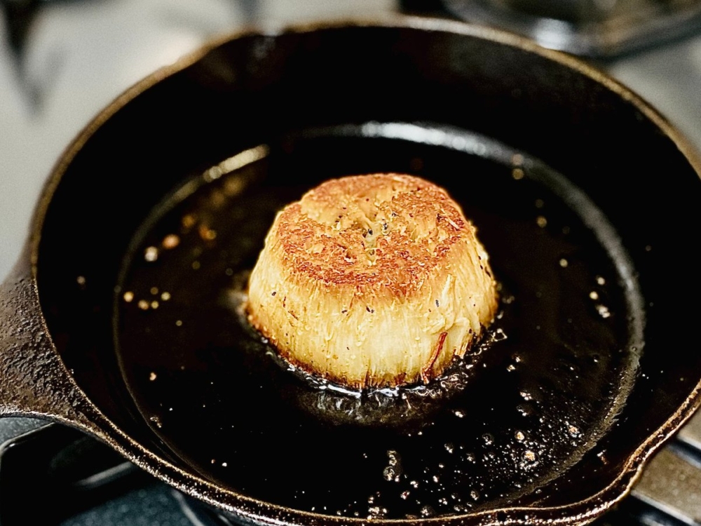 不少日本人推薦用牛油煎熟加些許醬油調味，會是一道十分美味的小菜