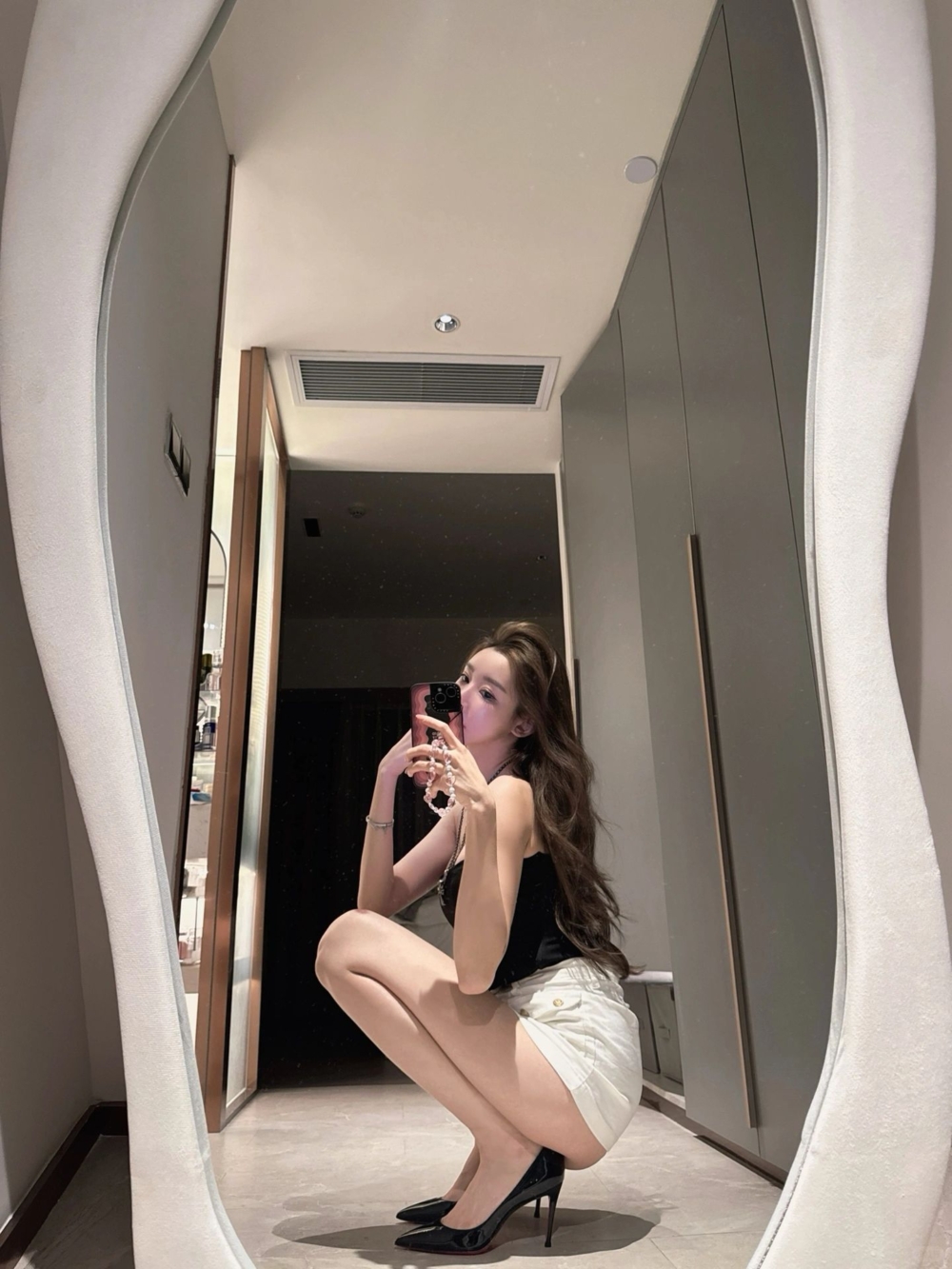 Cammi堅稱佢一直有工作賺錢，近日佢就自爆已搬到上海居住