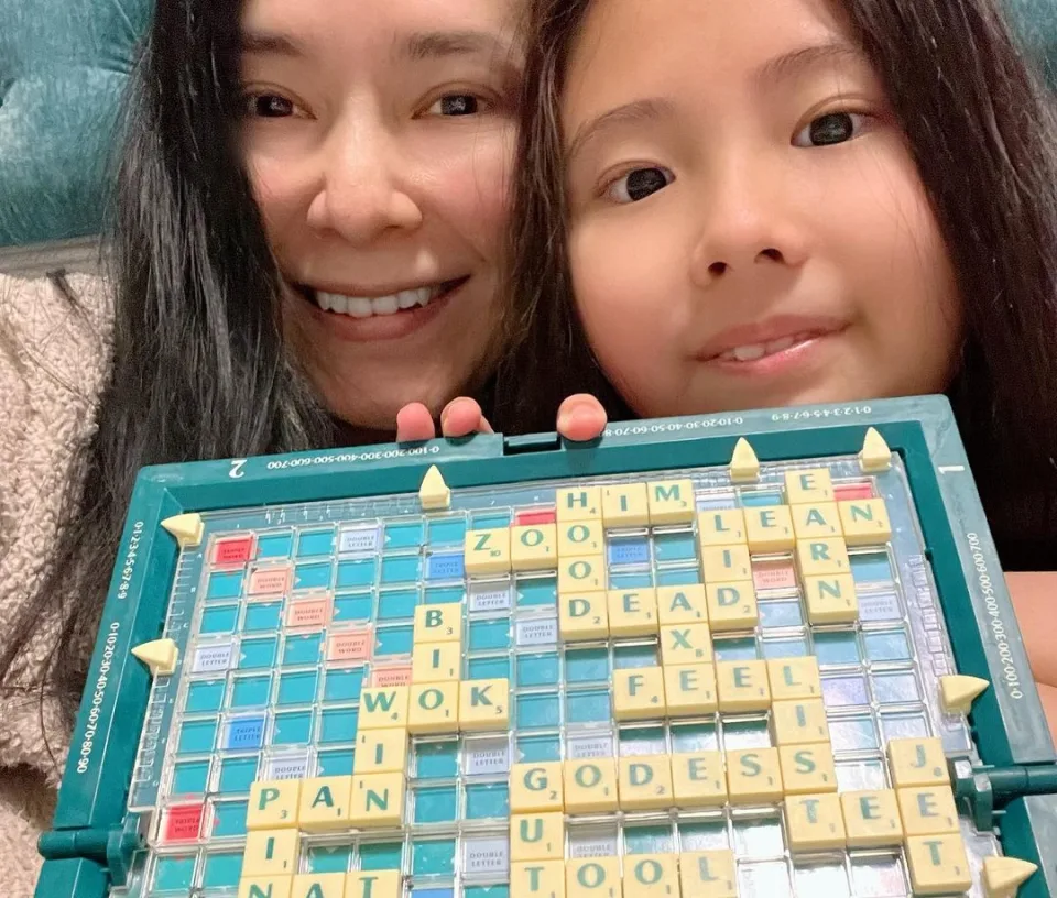 Kylie目前就讀傳統學校,性格好動,對不同事物都感興趣