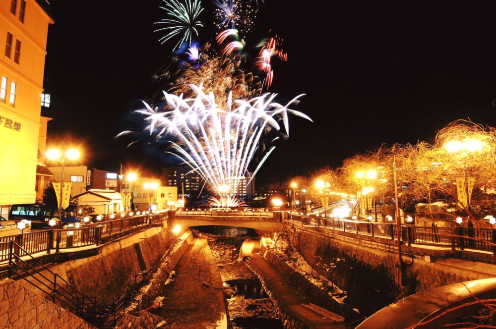 呂溫泉 花火物語 花火の歲時記。
