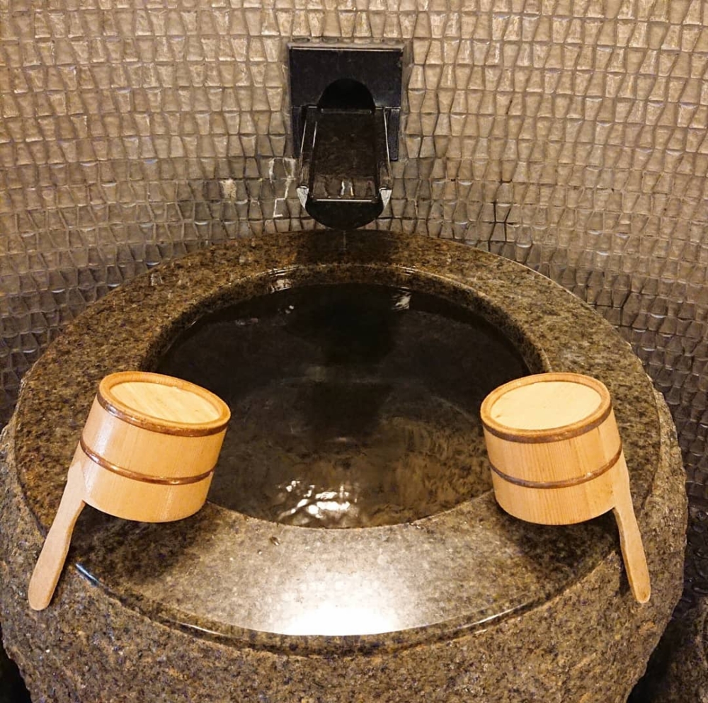 入浴前先進行「掛湯」步驟！