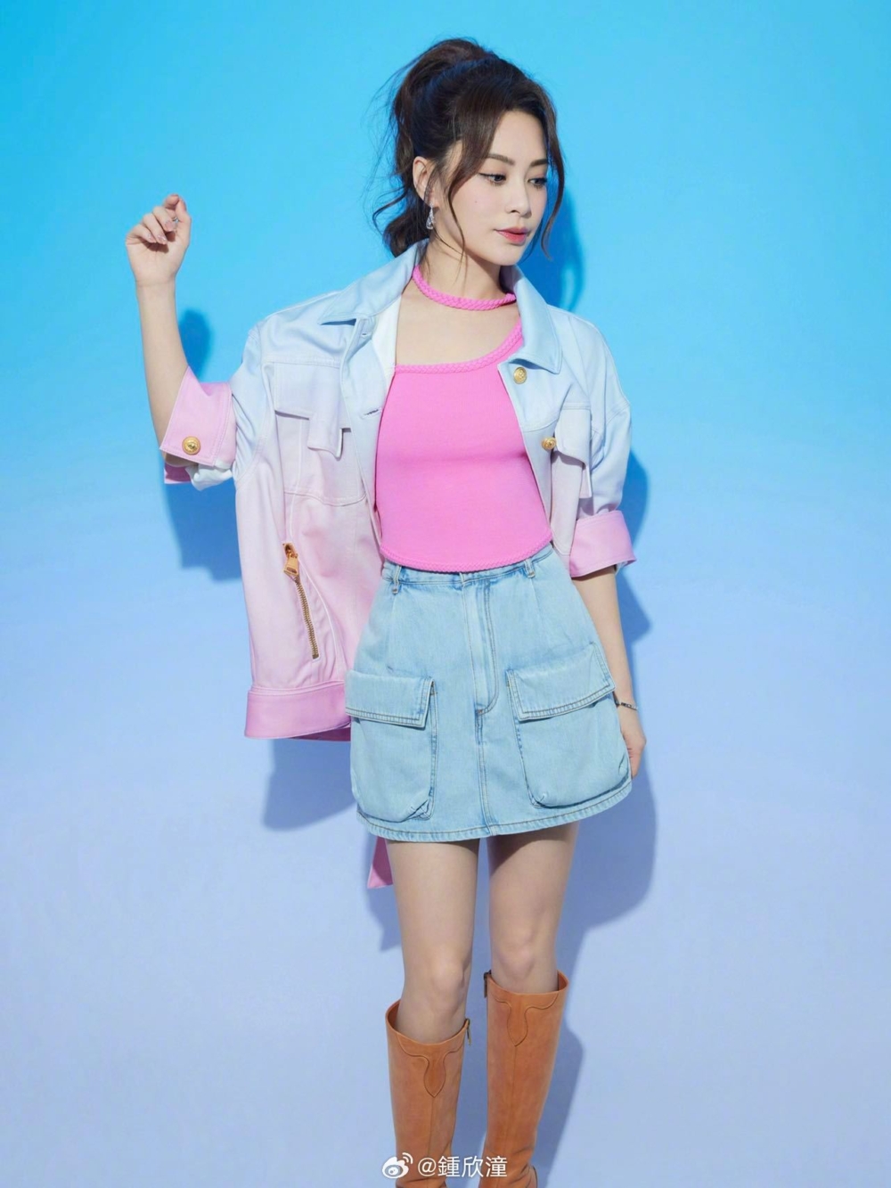 出演《乘風破浪3》的阿嬌極速修身成功,顏值亦重返巔峰,連帶人氣急升,更獲不少內地網民封為「神顏」。