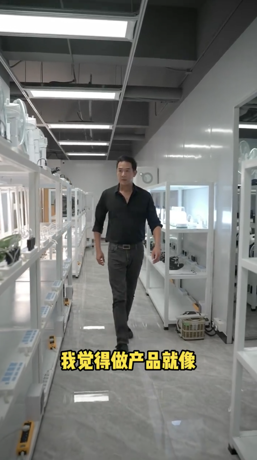 盧慶輝開設了小紅書帳號，不時與網友分享自己的日常工作。