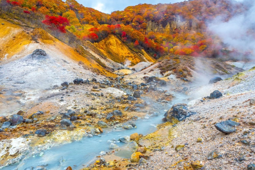 登別地獄谷一年四季可以觀賞不同景緻~