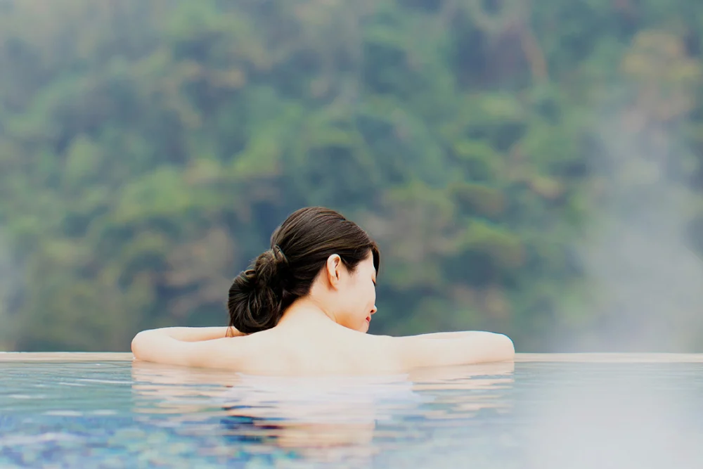 在日本浸溫泉必須全裸入浴！