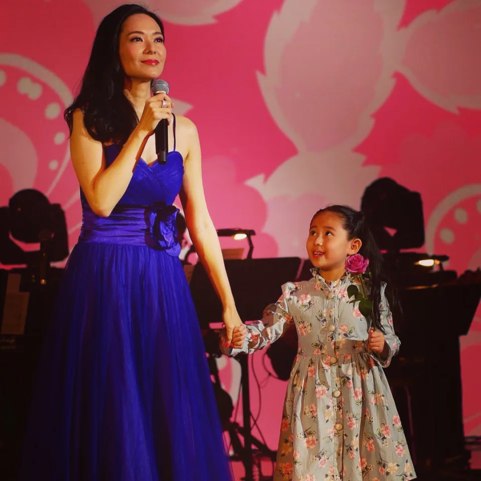 Kylie充滿表演慾,曾與多名藝人子女於樂園表演。