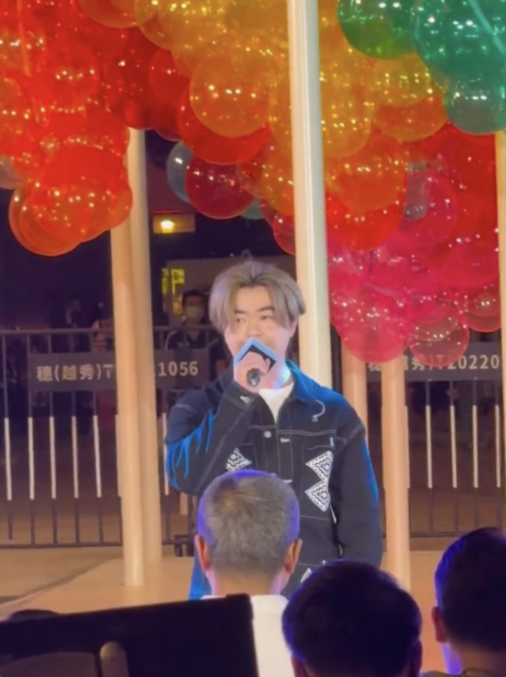 最近洪卓立北上現身一個公開活動，並唱咗幾首個人作品，包括首本名曲《彌敦道》。