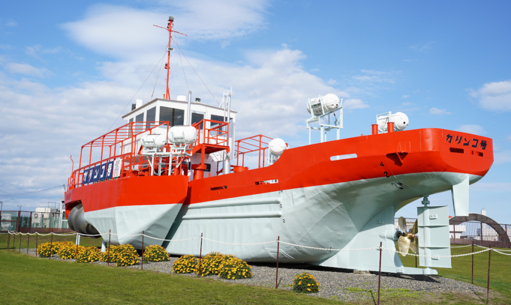 初代GARINGO號展示在海洋公園旁邊～