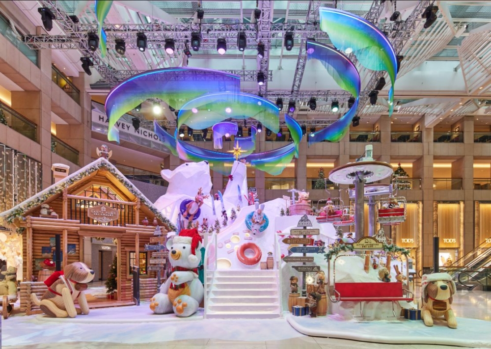 置地廣場中庭變身Mount Santa Paws緻美滑雪聖地。